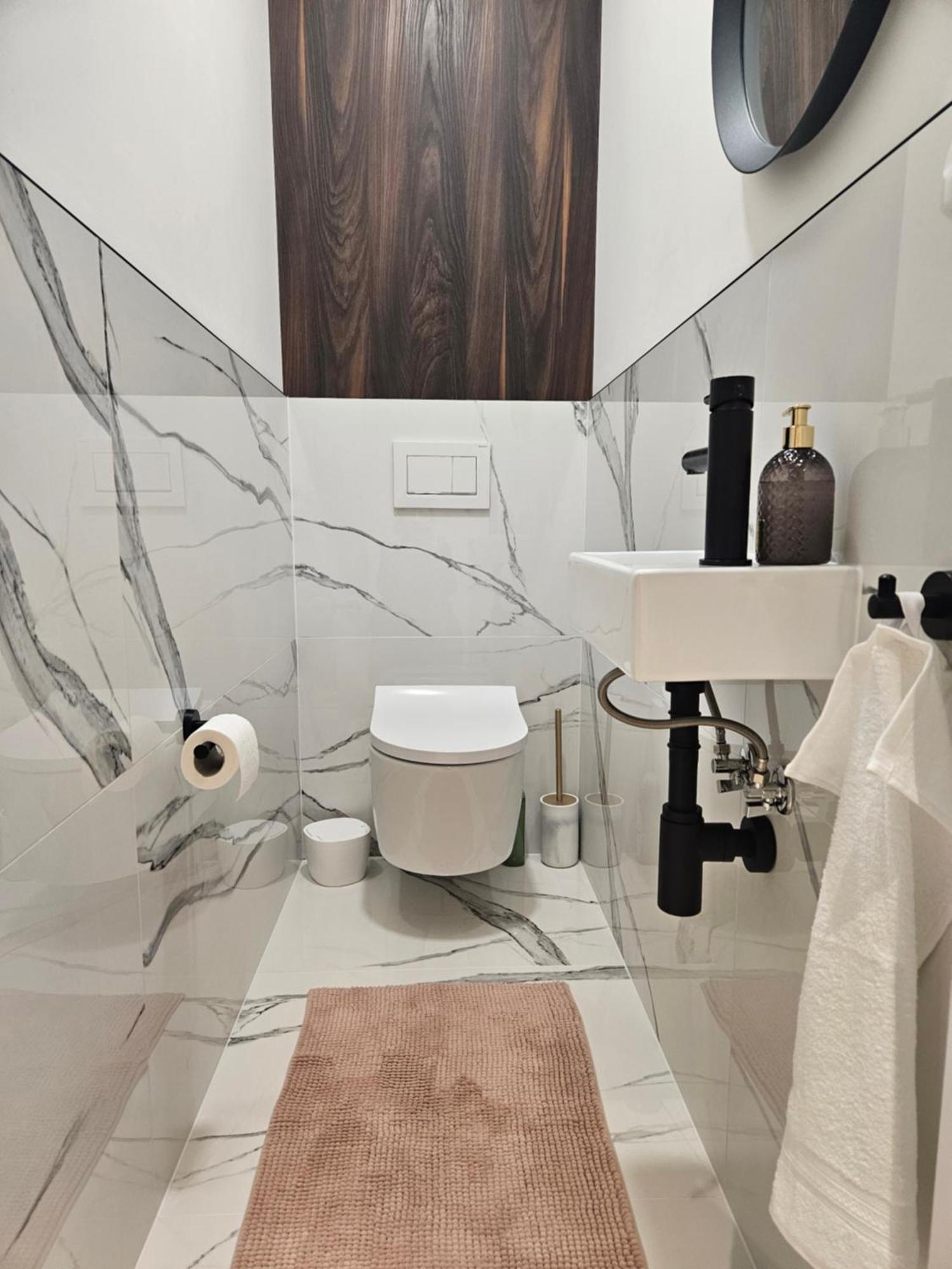Rose Luxury Apartment & 24H Self Check-In With Private Parking บันสกาบิสตรีตซา ภายนอก รูปภาพ